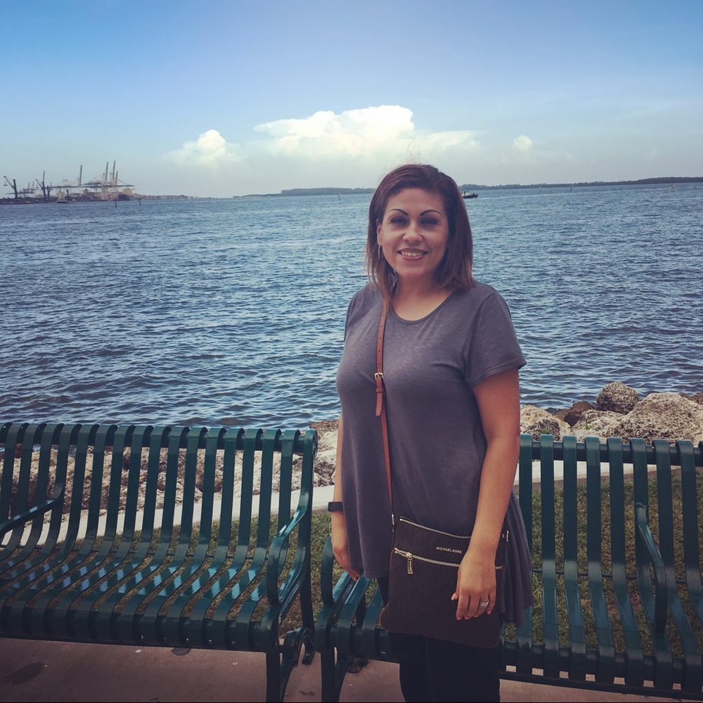 Meet your Posher, Gloria